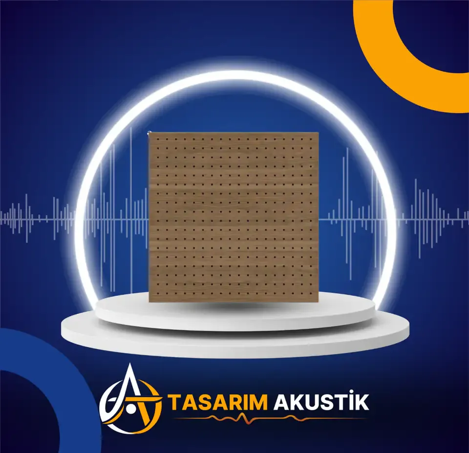 Stüdyo odasında ahşap difüzör panel duvar kaplaması